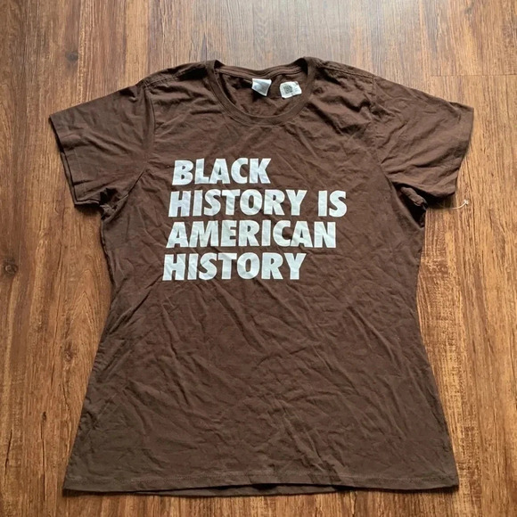 Port & Co T-Shirt Black History Is American History Brown Tee New - Picture 1 of 9